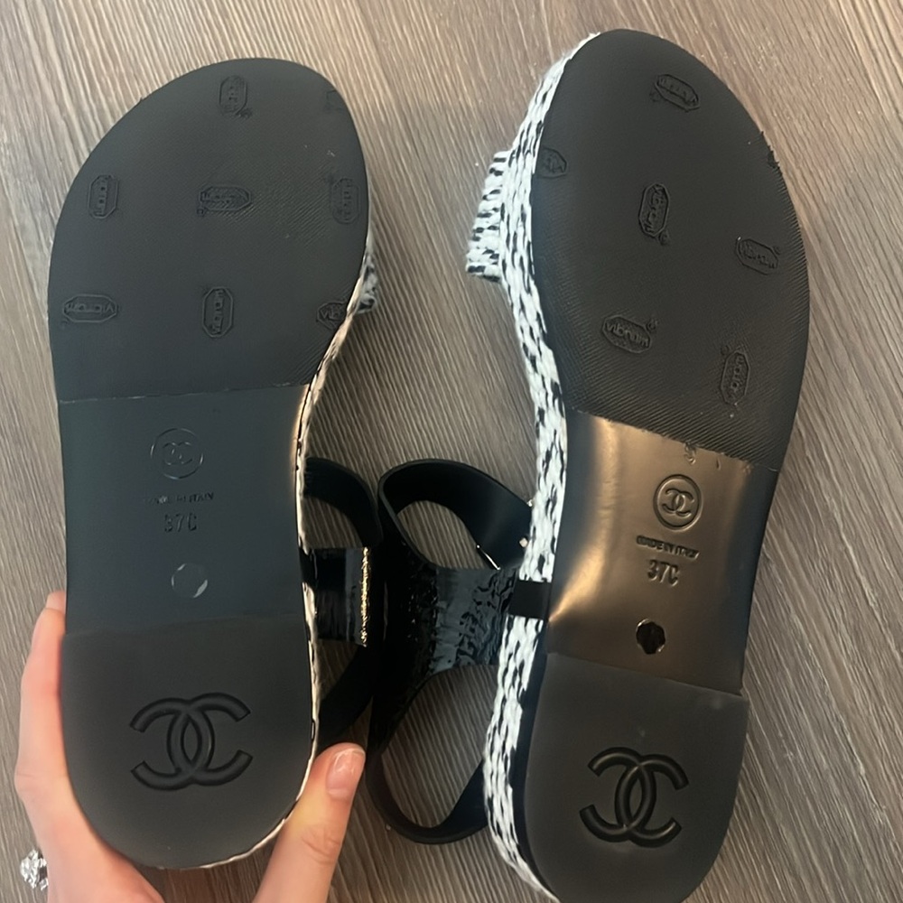 New chanel black and white woven platform sandals - Picture 7 of 9